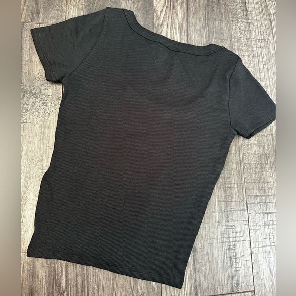 Hollister | Ribbed Tee - Picture 2 of 4